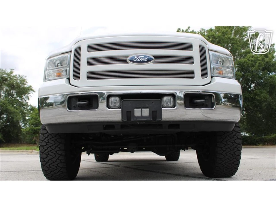 2005 Ford Excursion - Image 15 of 31