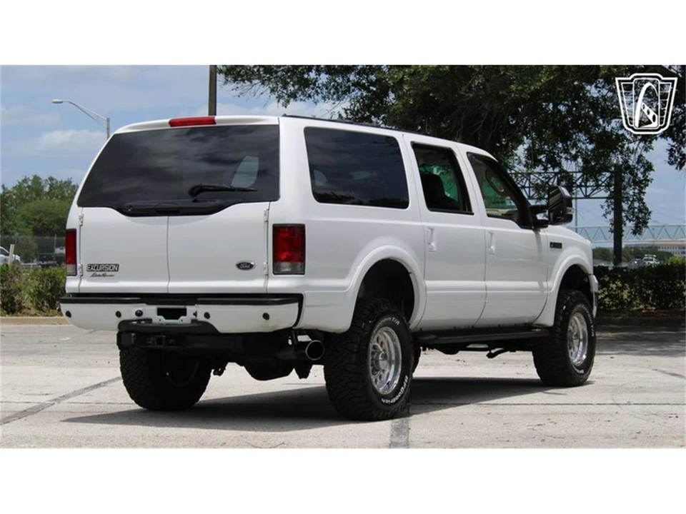 2005 Ford Excursion - Image 10 of 31
