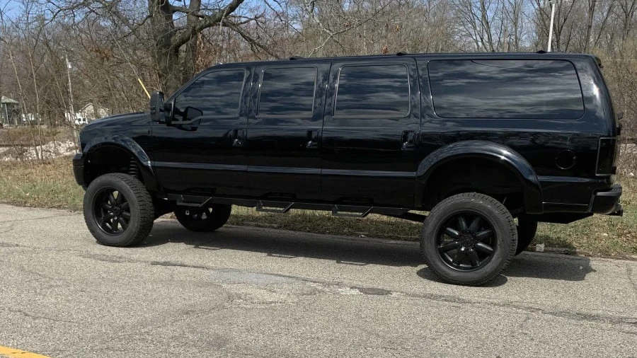 2005 Ford Excursion - Image 2 of 9
