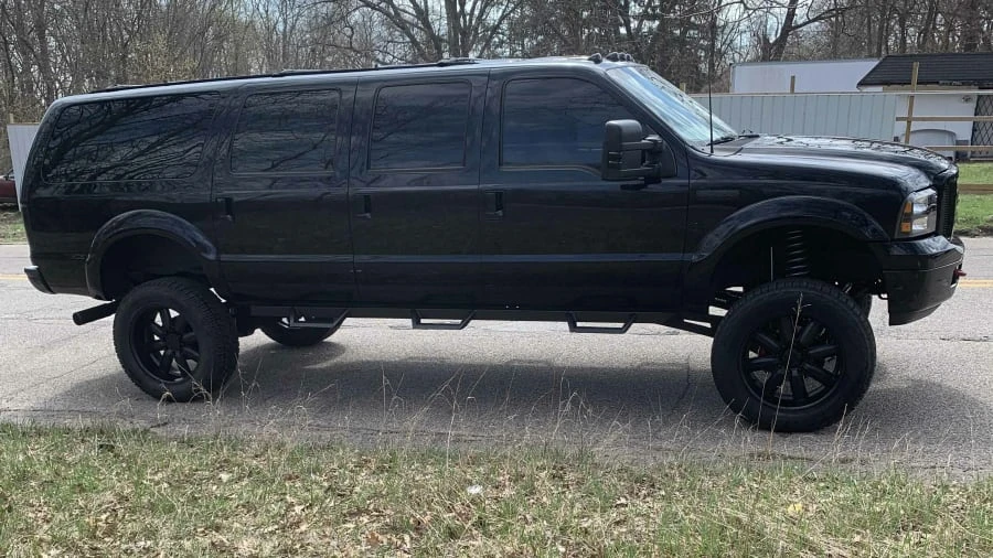 2005 Ford Excursion - Image 10 of 11