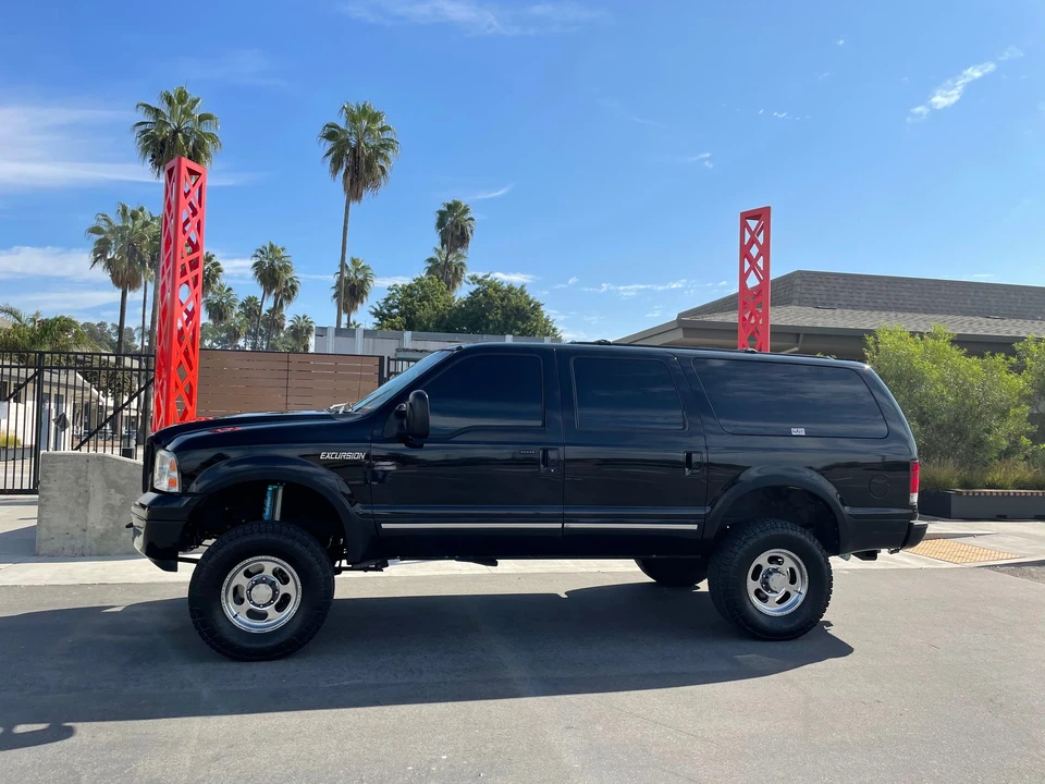 2005 Ford Excursion - Image 2 of 20