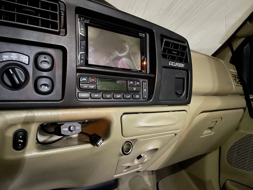 2005 Ford Excursion - Image 15 of 20