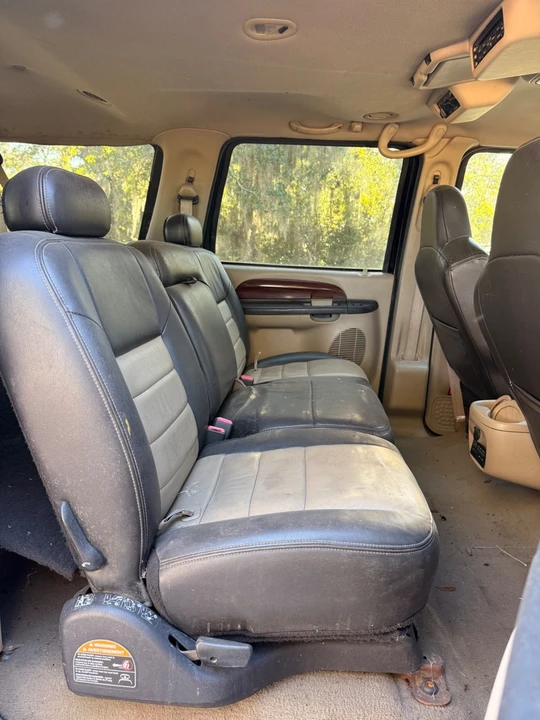 2005 Ford Excursion - Image 19 of 21