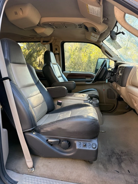 2005 Ford Excursion - Image 20 of 21