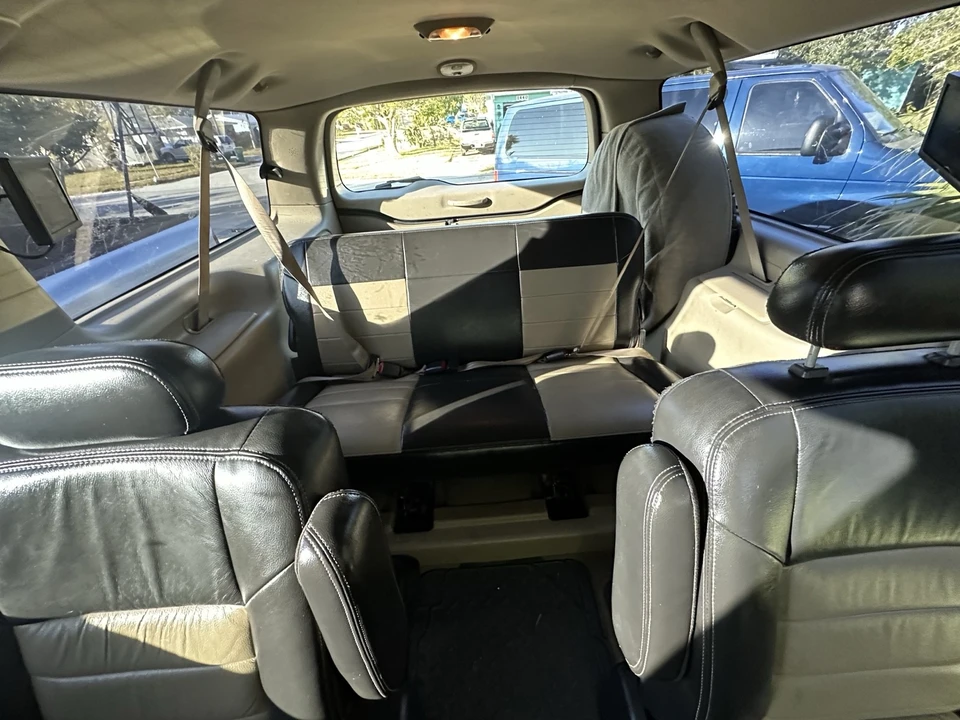 2005 Ford Excursion - Image 19 of 21