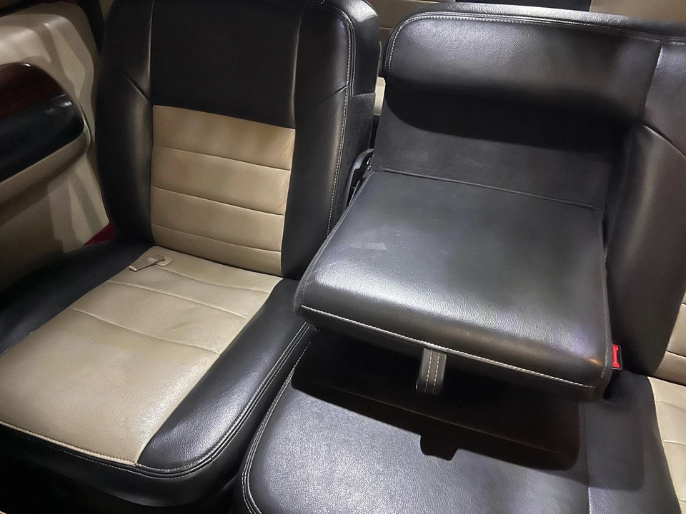 2005 Ford Excursion - Image 20 of 21