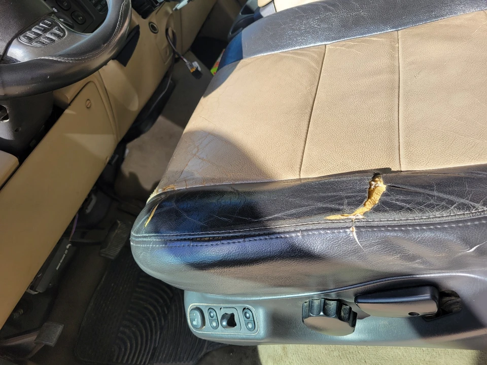 2005 Ford Excursion - Image 17 of 21