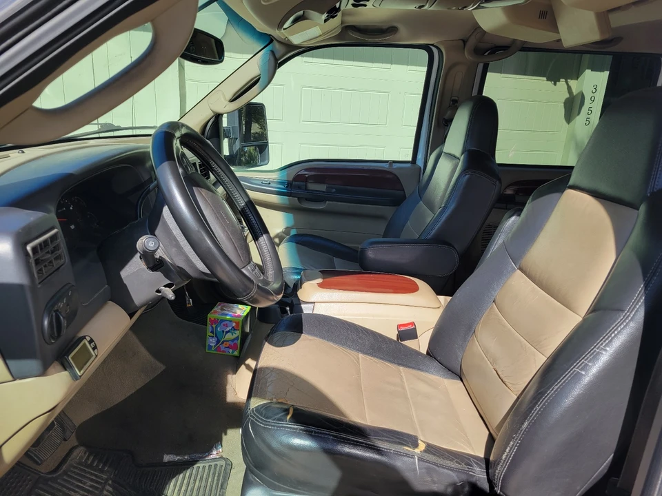 2005 Ford Excursion - Image 19 of 21