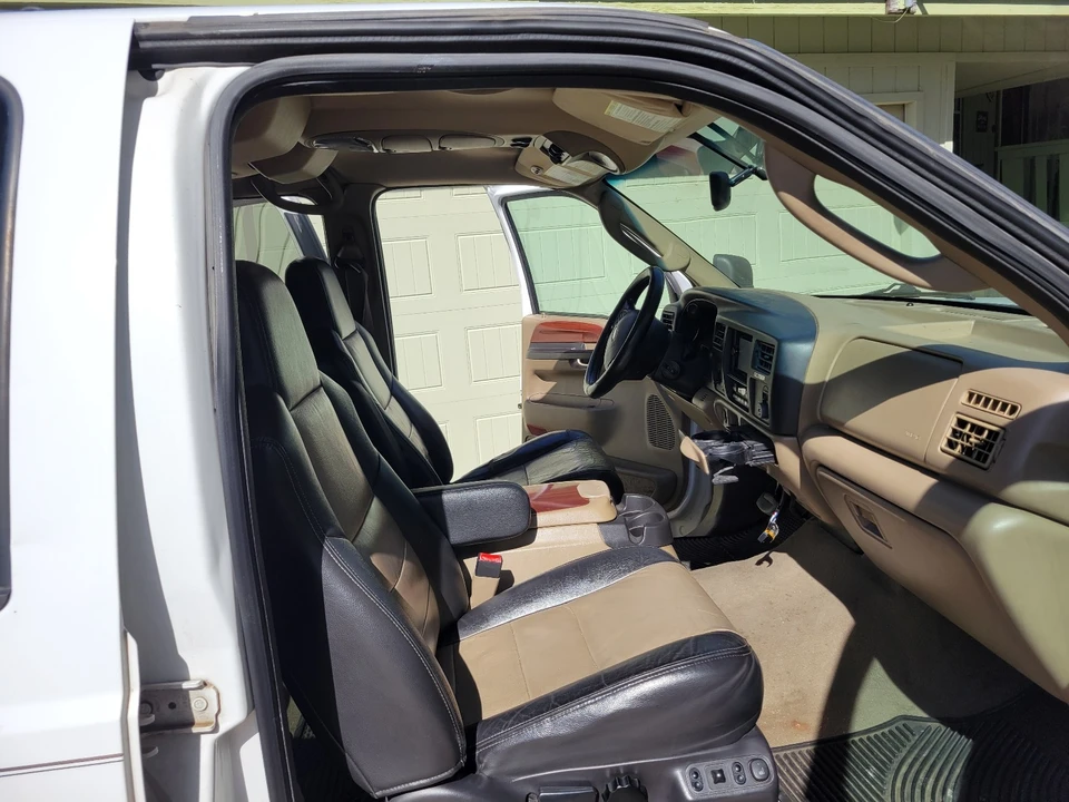 2005 Ford Excursion - Image 15 of 21