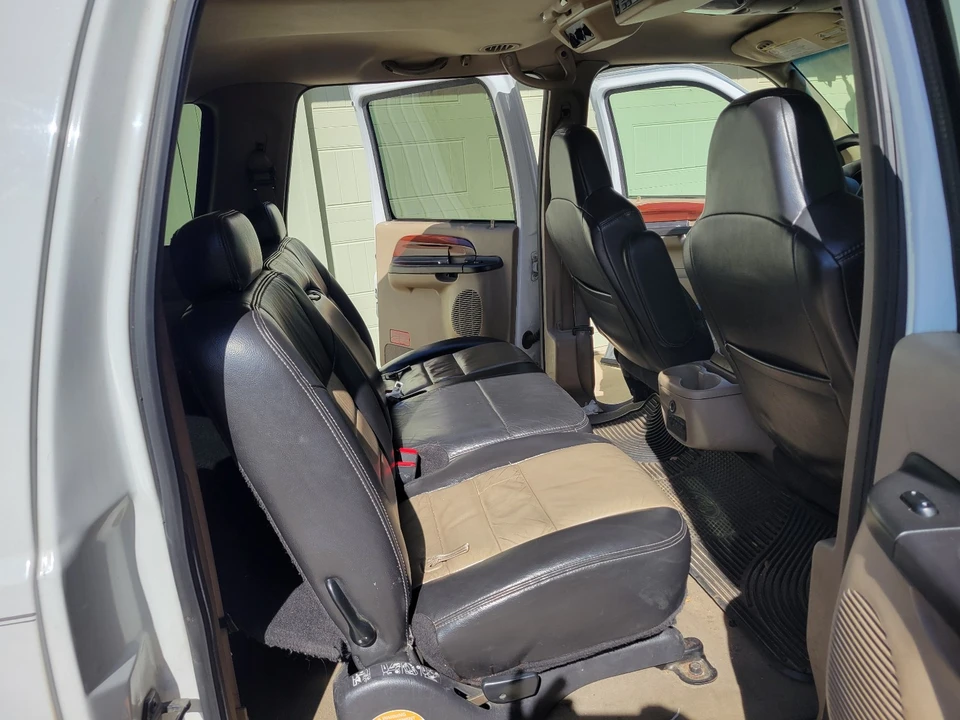 2005 Ford Excursion - Image 14 of 21