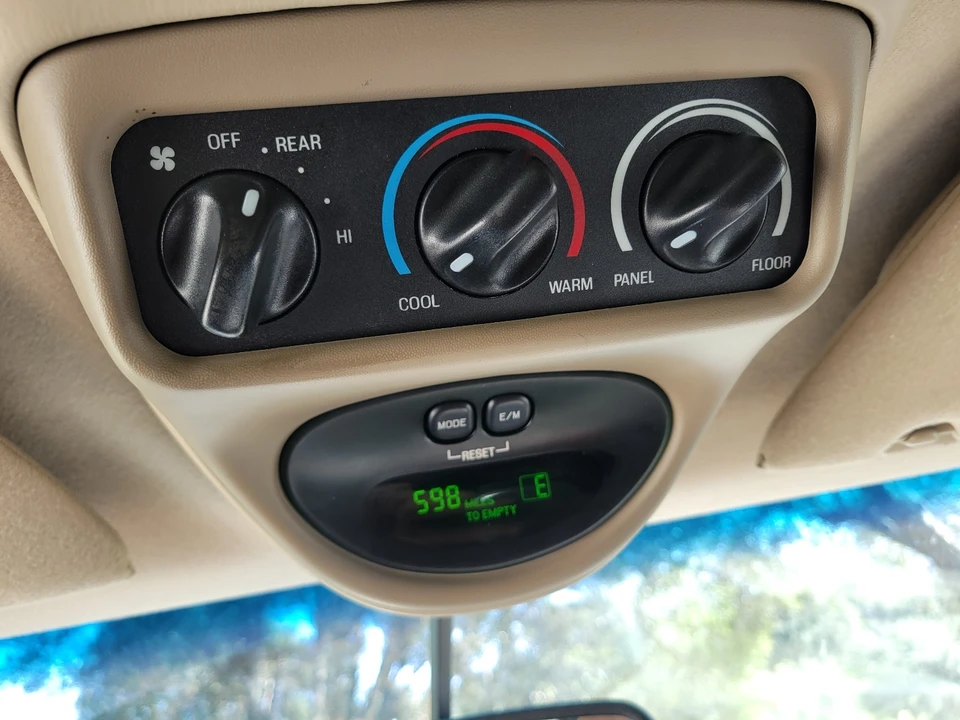 2005 Ford Excursion - Image 16 of 21