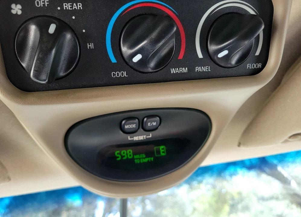 2005 Ford Excursion - Image 18 of 21
