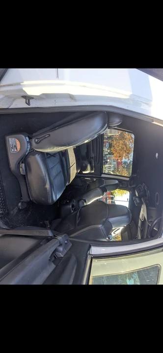 2005 Ford Excursion - Image 19 of 23