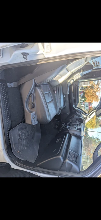 2005 Ford Excursion - Image 20 of 23