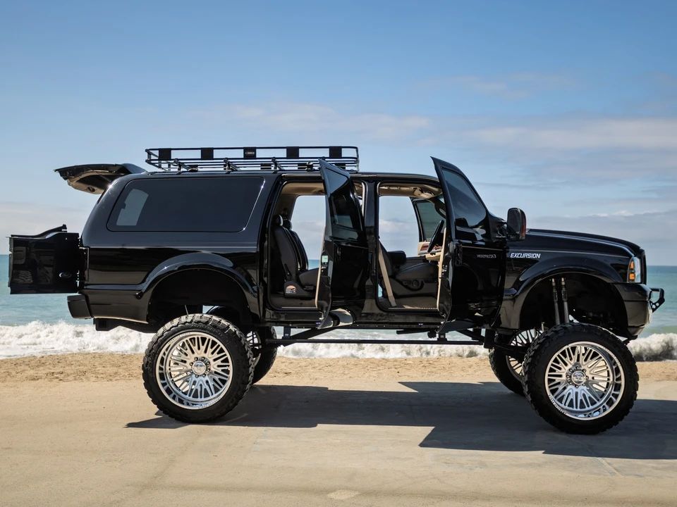 2005 Ford Excursion - Image 2 of 5