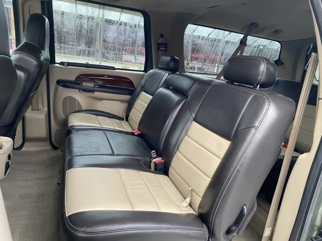 2005 Ford Excursion - Image 20 of 21