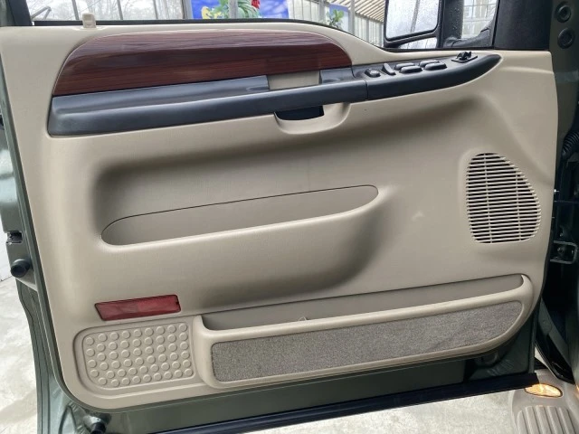 2005 Ford Excursion - Image 17 of 21