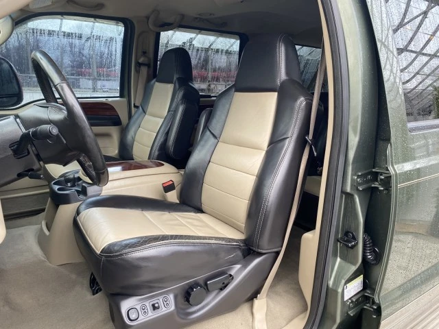 2005 Ford Excursion - Image 15 of 21