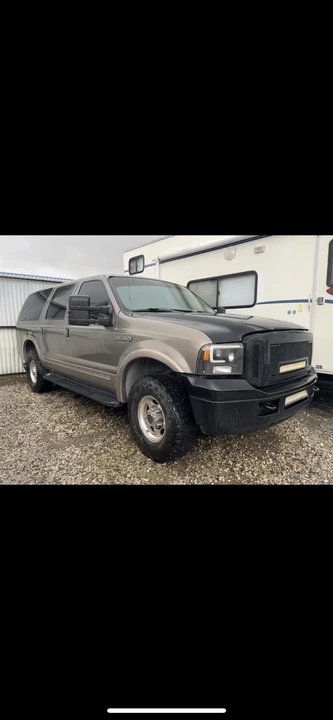 2005 Ford Excursion - Image 2 of 13