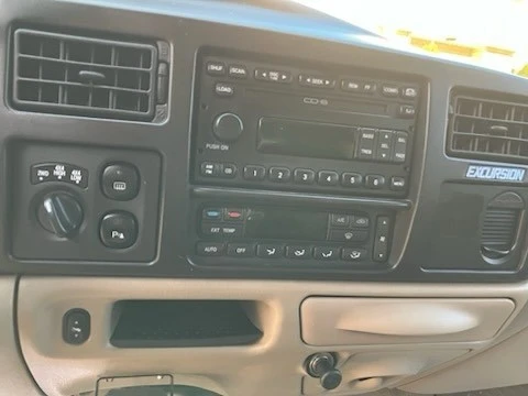2005 Ford Excursion - Image 11 of 12