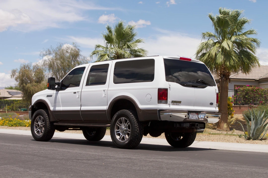 2005 Ford Excursion - Image 10 of 31