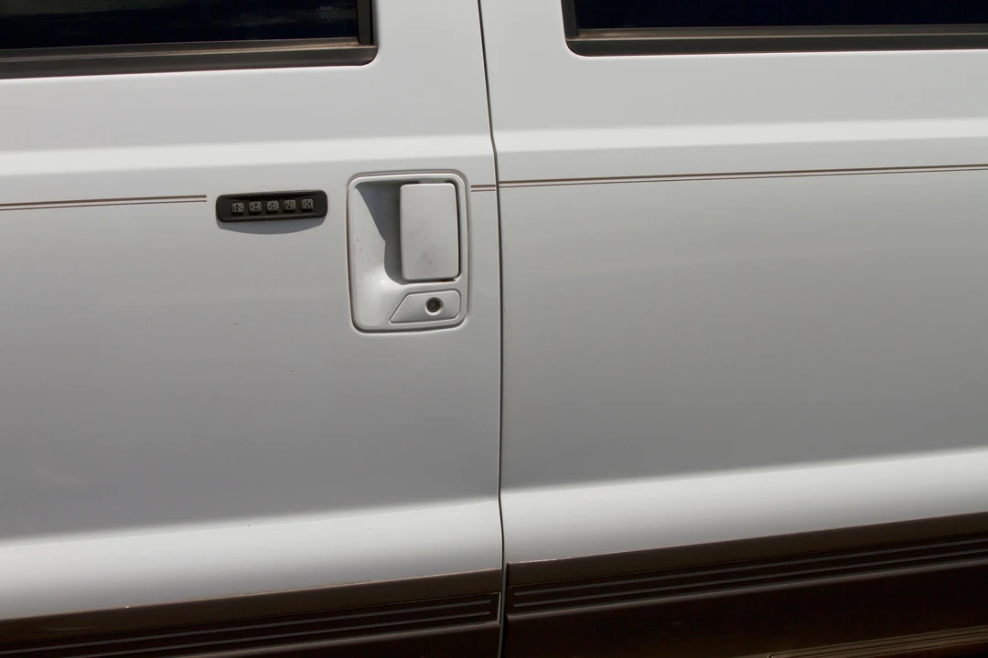 2005 Ford Excursion - Image 26 of 31