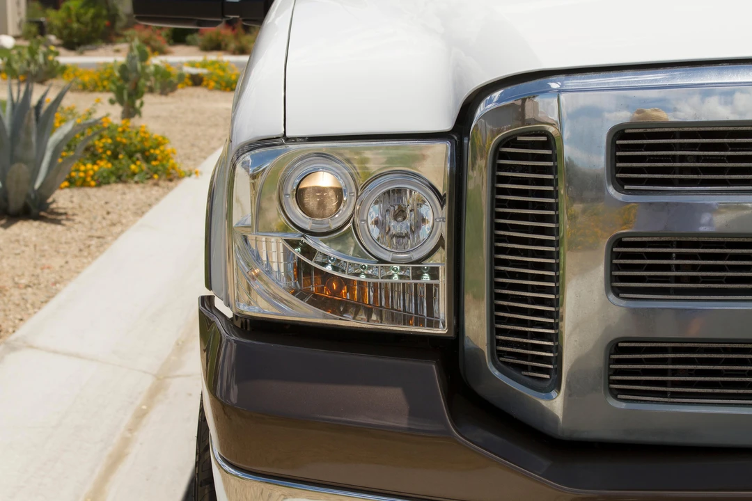 2005 Ford Excursion - Image 16 of 31