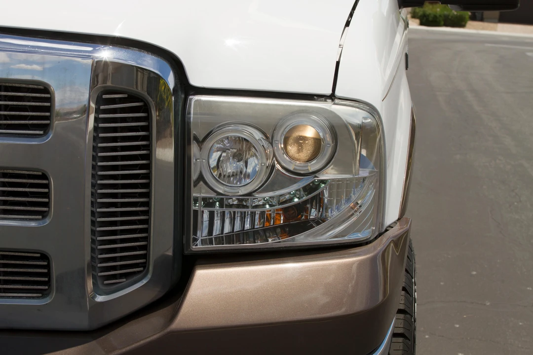 2005 Ford Excursion - Image 20 of 31