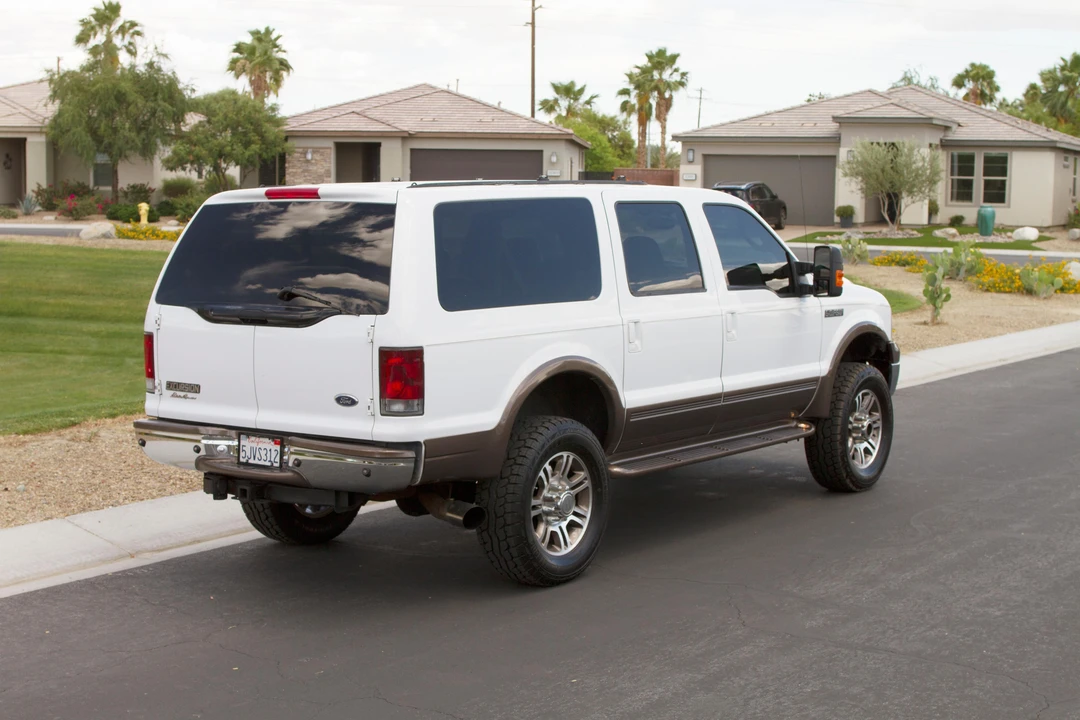 2005 Ford Excursion - Image 12 of 31