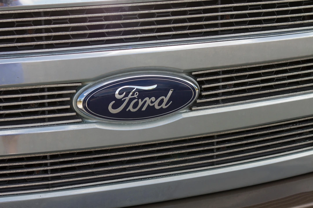 2005 Ford Excursion - Image 19 of 31