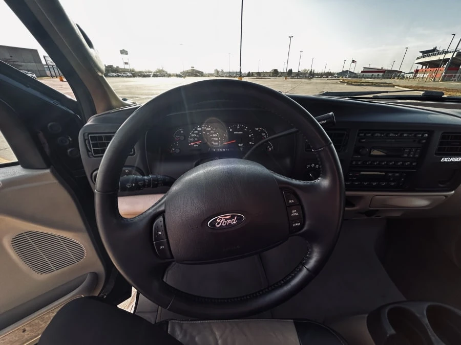 2005 Ford Excursion - Image 22 of 31