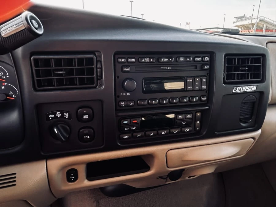 2005 Ford Excursion - Image 24 of 31