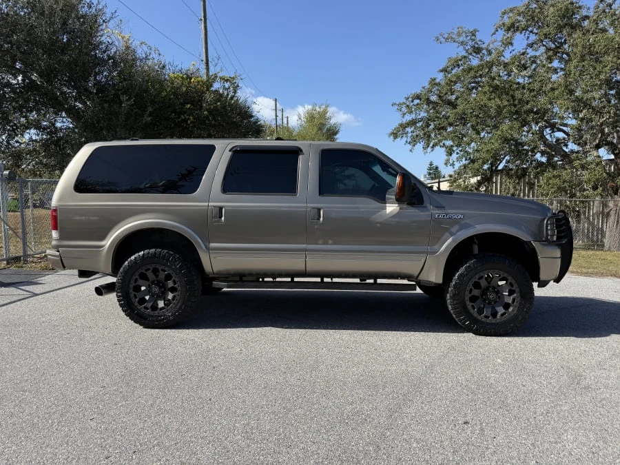 2005 Ford Excursion - Image 2 of 26