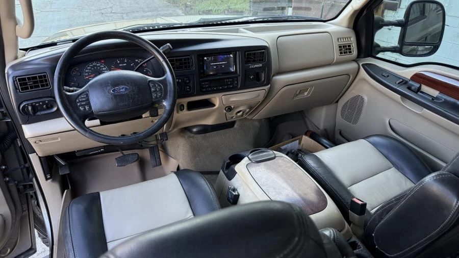 2005 Ford Excursion - Image 16 of 26