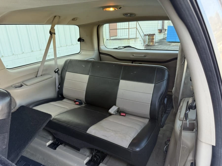 2005 Ford Excursion - Image 19 of 26