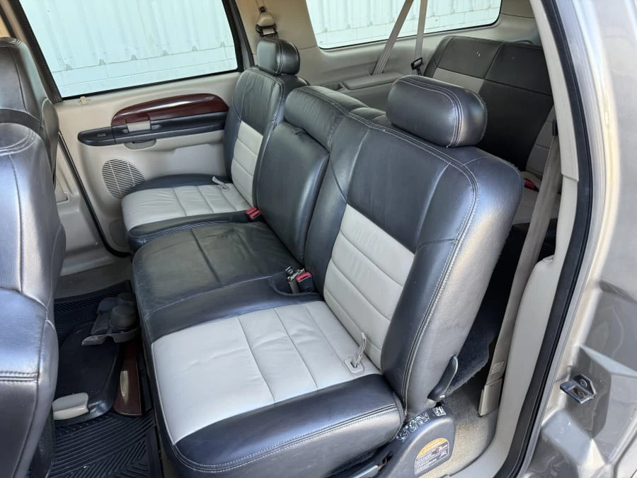 2005 Ford Excursion - Image 20 of 26