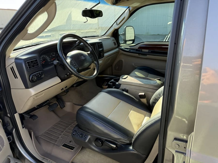 2005 Ford Excursion - Image 15 of 26