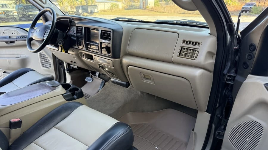 2005 Ford Excursion - Image 17 of 26