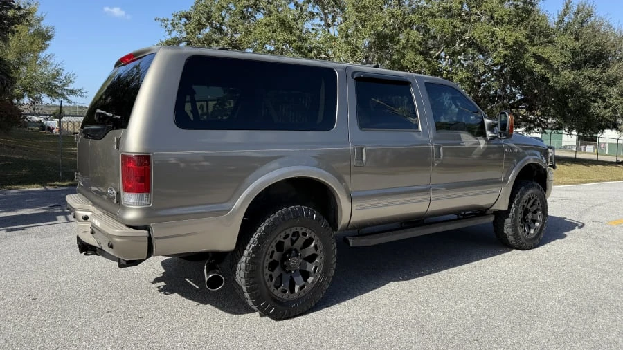2005 Ford Excursion - Image 13 of 26