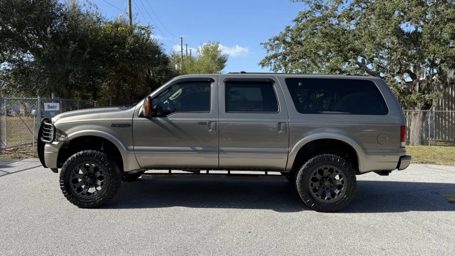 2005 Ford Excursion - Image 11 of 26