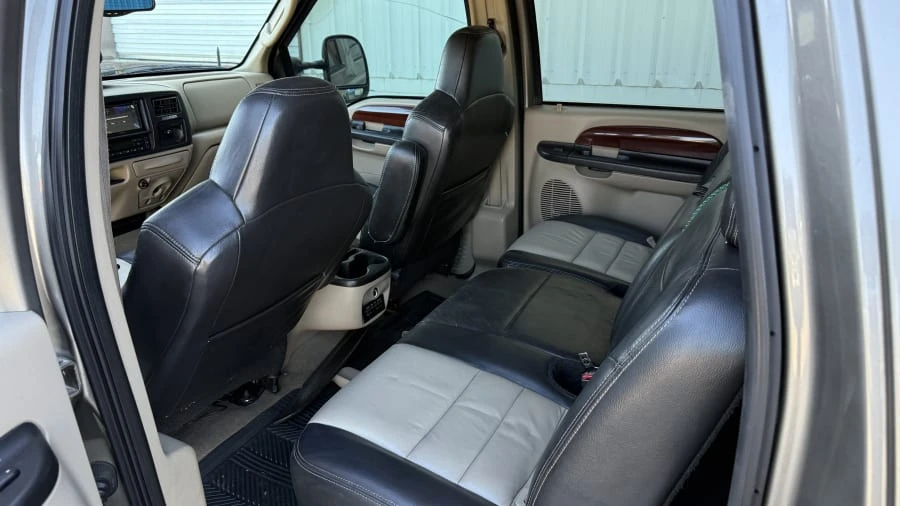 2005 Ford Excursion - Image 22 of 26