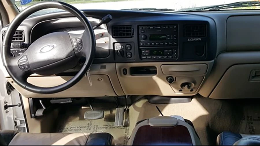 2005 Ford Excursion - Image 4 of 7