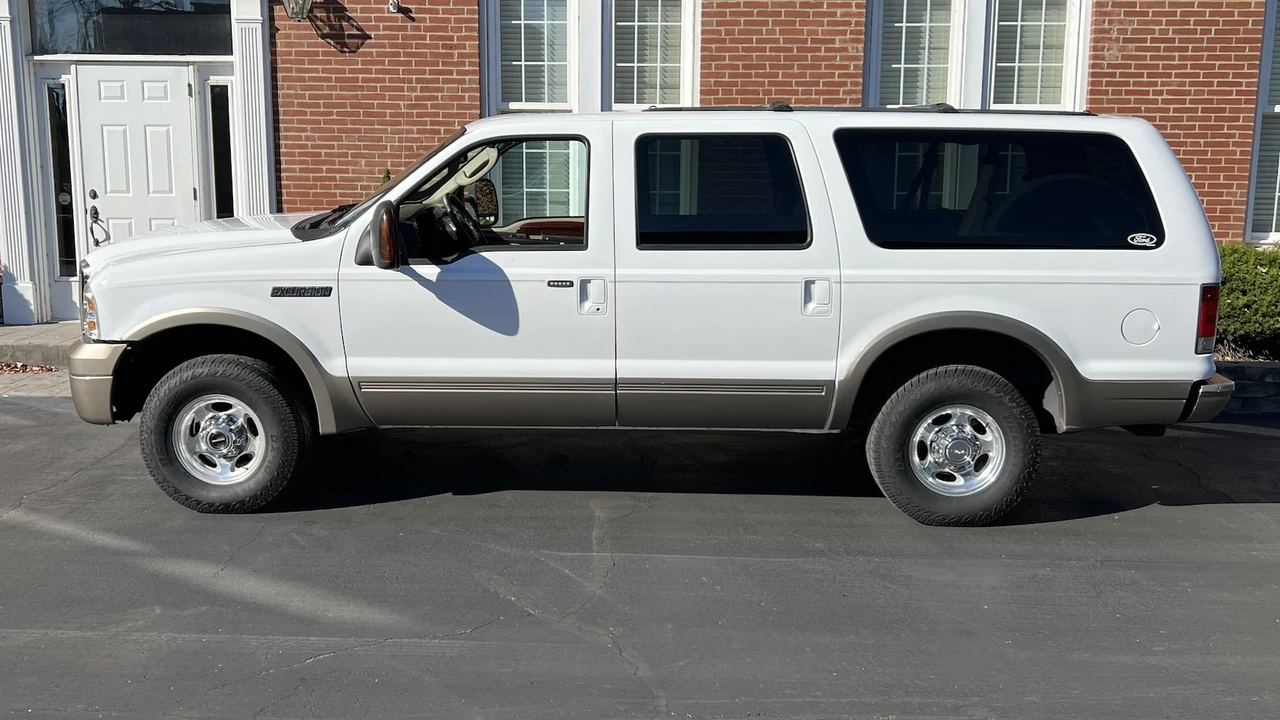 2005 Ford Excursion - Image 2 of 10
