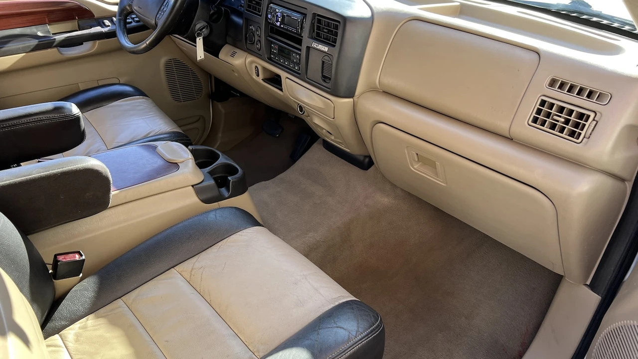 2005 Ford Excursion - Image 8 of 10