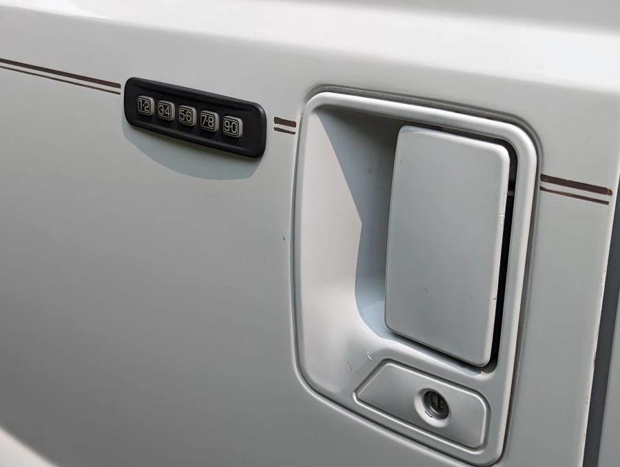 2005 Ford Excursion - Image 28 of 31