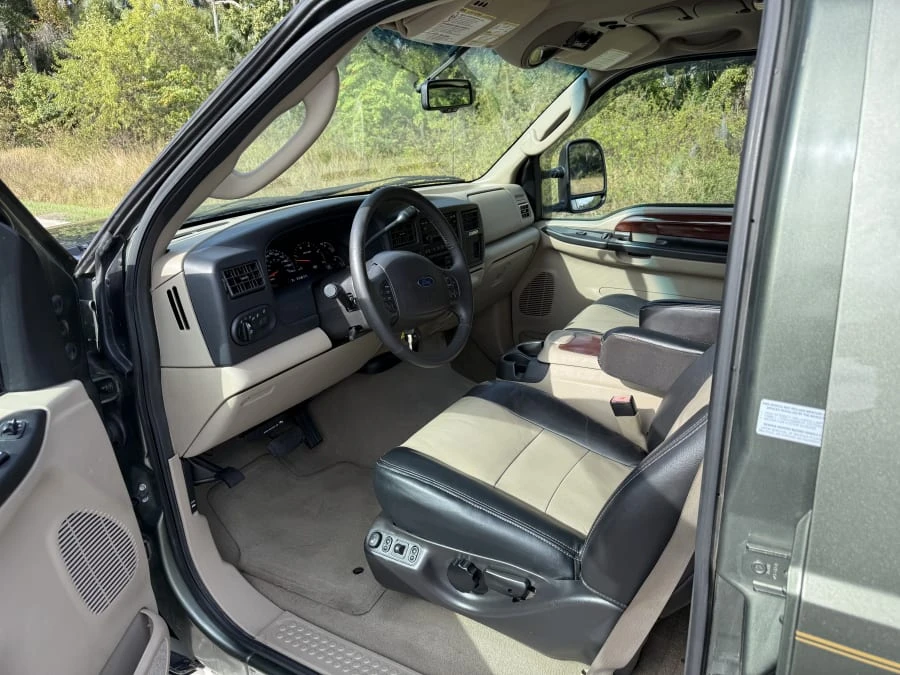 2005 Ford Excursion - Image 13 of 25