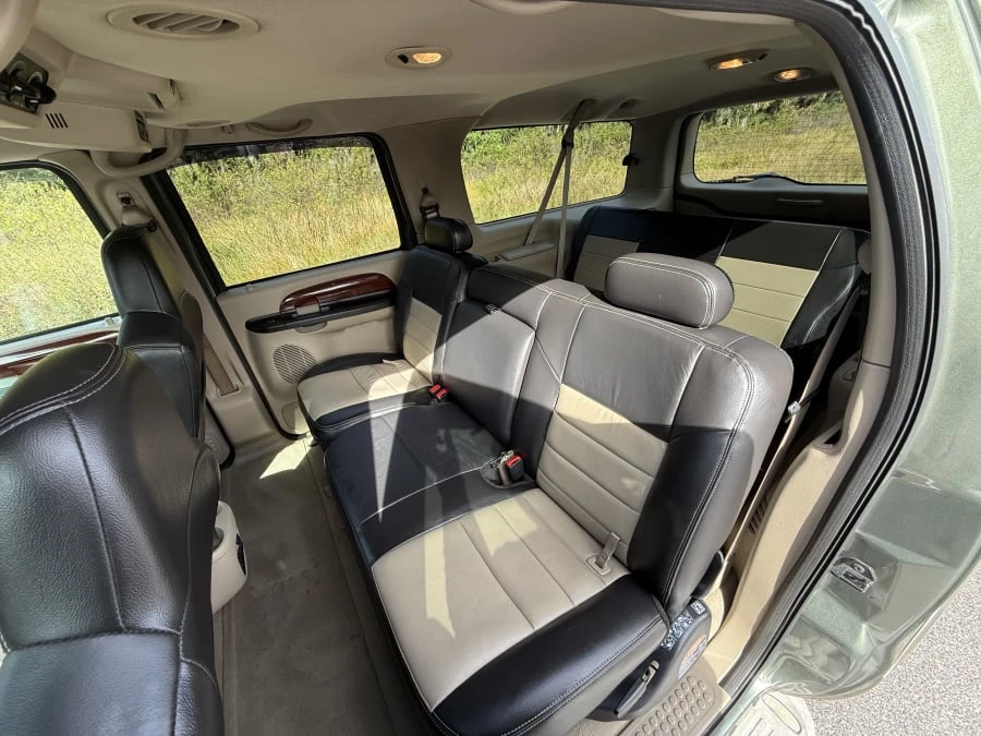 2005 Ford Excursion - Image 17 of 25