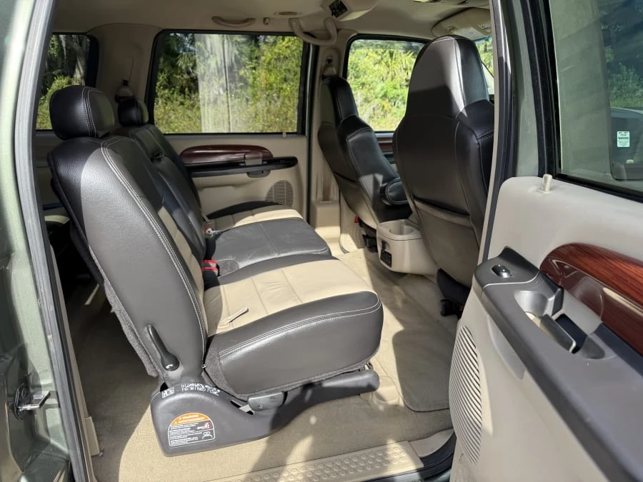 2005 Ford Excursion - Image 16 of 25