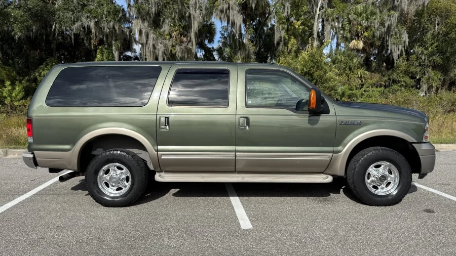 2005 Ford Excursion - Image 2 of 25