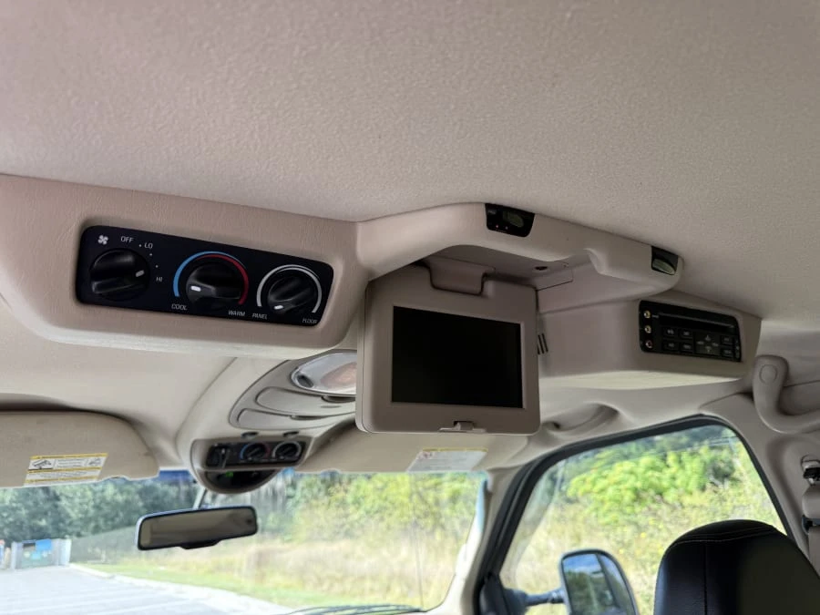 2005 Ford Excursion - Image 22 of 25